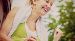 You may have wondered, what is the best way to walk to lose weight? By using a specific pace and time, walking can help you lose weight and belly fat!