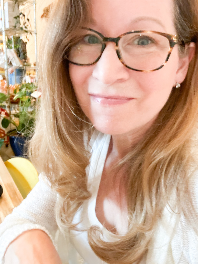 Picture of author Sara