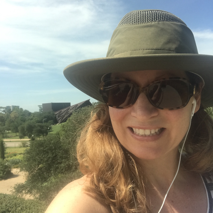 I love to walk in city parks. 
